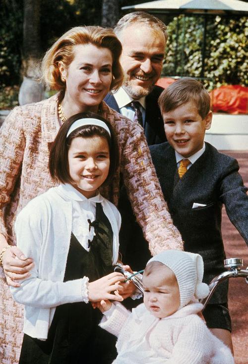 Image Source: Princess Grace, Princess Stéphanie, Prince Rainier, Princess Caroline, Prince Albert (1966), (Bettmann/Contributor/Getty Images)